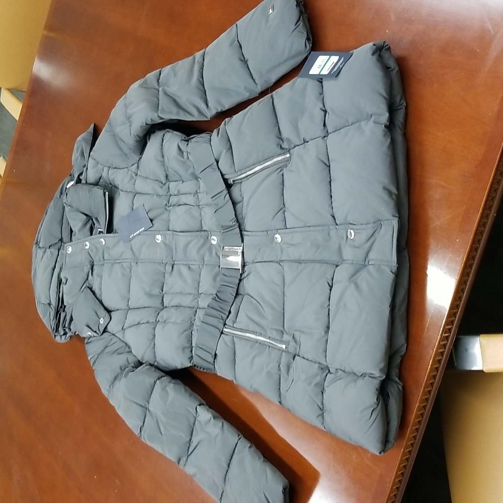 NWT Ladies Gray Tommy Hilfiger puffer coat Size Large